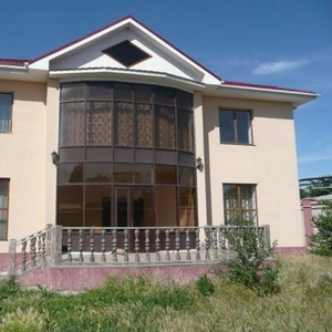 Продам новый кирпичный дом в центре горада  Тараз.