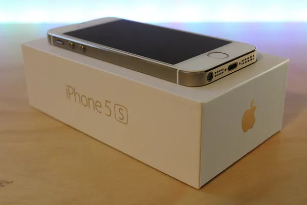 Apple  iPhone 5S 16 Гб ------- $450USD / Samsung Galaxy  S5 LTE 16GB 2