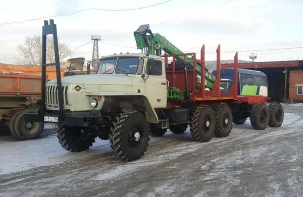 Лесовоз Урал 43204 с манипулятором Атлант-С 90 и роспуском